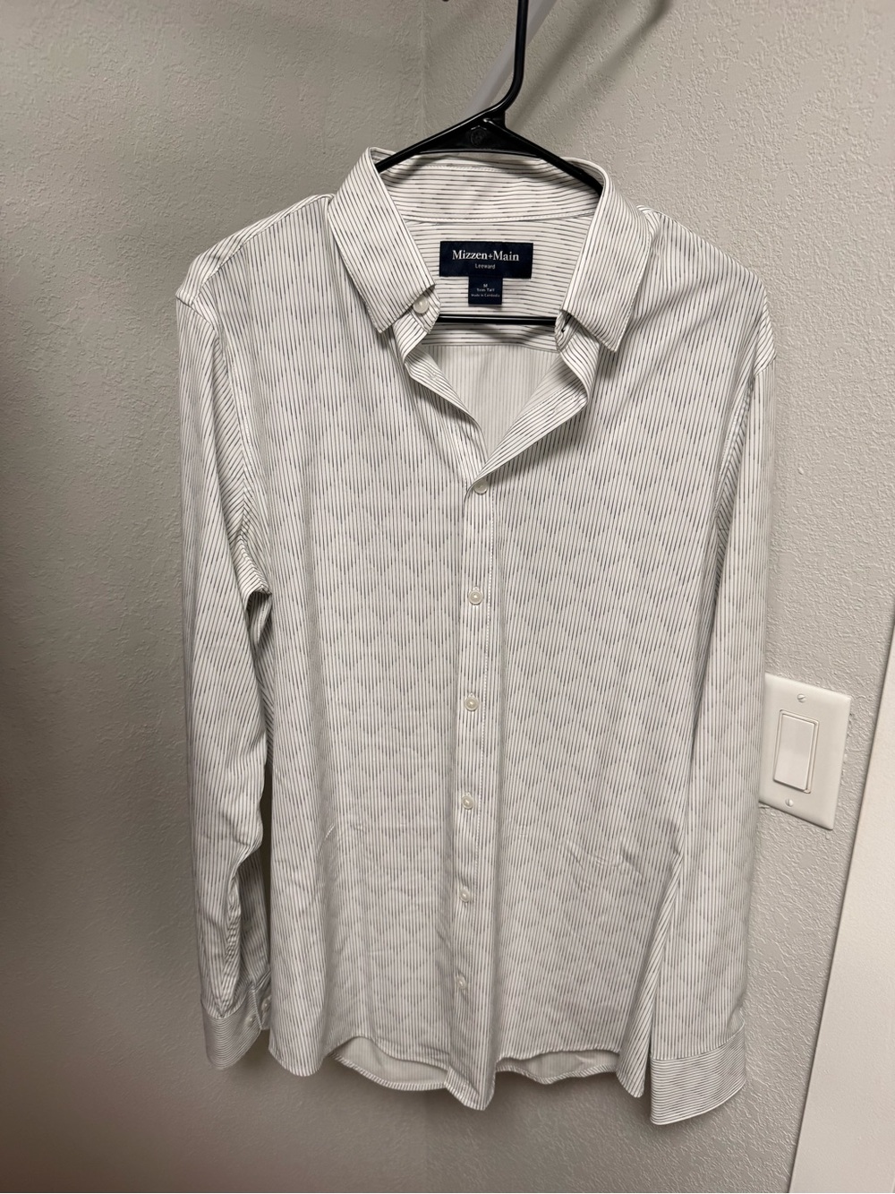 Mizzen+Main Leeward Button Up Dress Shirt - NWOT- Medium Trim Tall